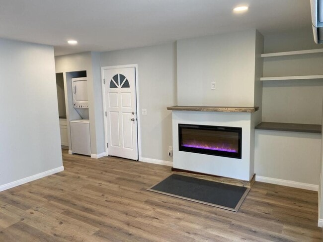 Building Photo - 2955 Columbia St