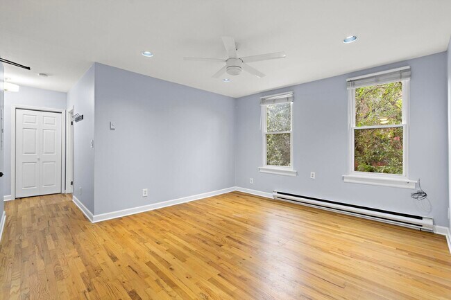 Building Photo - 607 1st St