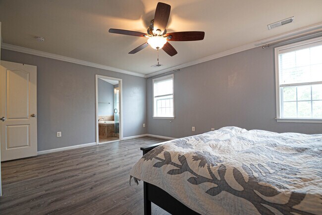 Building Photo - 15446 Painters Cove Way