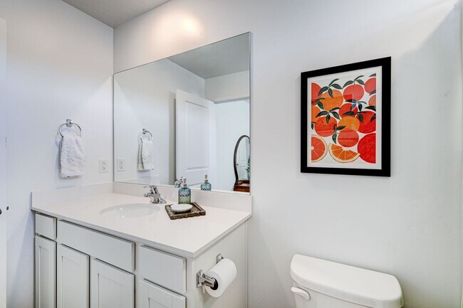 Building Photo - 3 BEDROOM Long Valley Townhome with all the Amenities