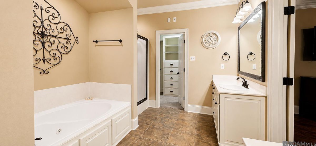 Building Photo - 9430 Magnolia Crossing Dr