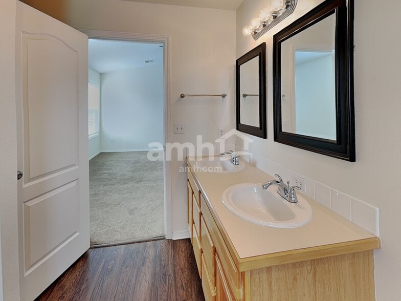 Building Photo - 9551 W Portola Dr