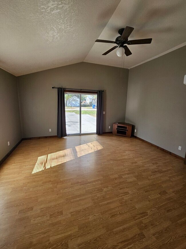 Building Photo - 1118 N Adams St