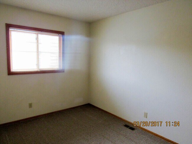 Building Photo - 375 Wildrose Lane