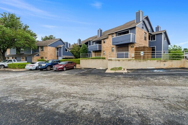 Building Photo - 2500 Burleson Rd