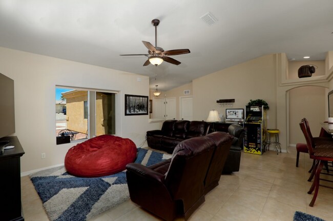 Building Photo - 1820 Ambas Dr