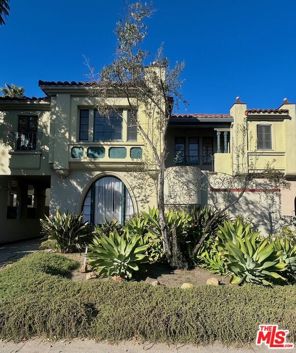 Building Photo - 8673 W Olympic Blvd