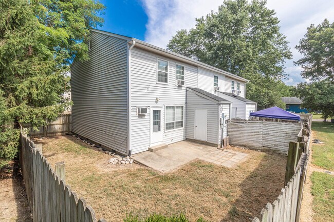 Building Photo - 1655 W Amos Dr