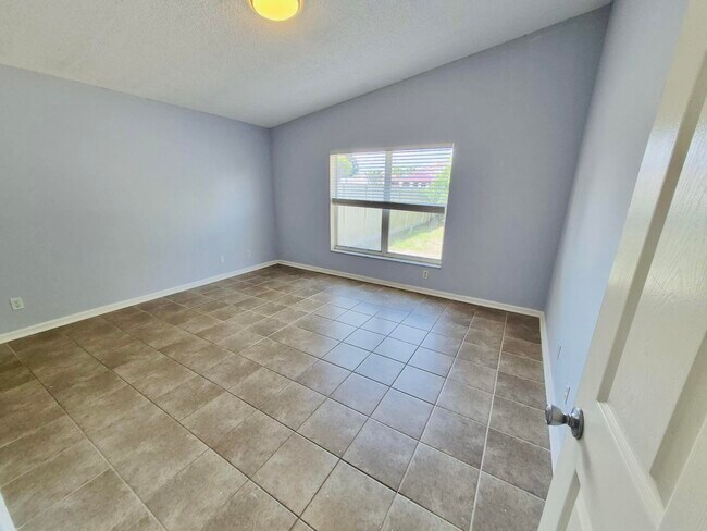 Building Photo - 7093 Middlebury Dr