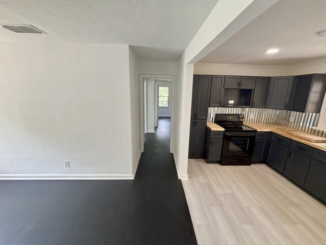 Building Photo - 36 N University Cir