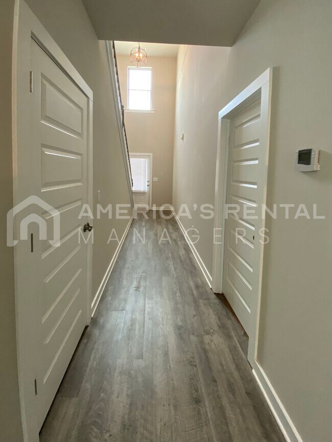 Building Photo - Home for Rent in Jemison, AL! Available to View!