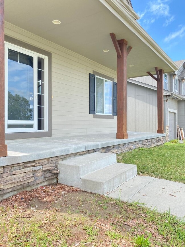 Building Photo - Move in Special. Beautiful & Nearly new SW Chalco area 4 bed Two Story.