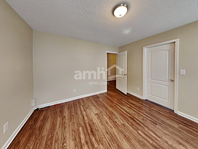 Building Photo - 230 Hunters Chase