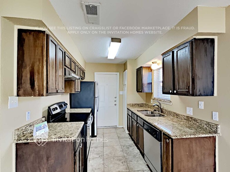 Building Photo - 4640 Wineberry Dr