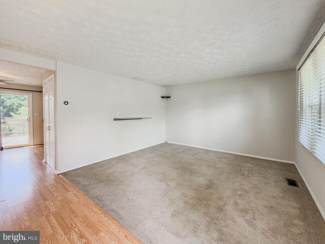 Building Photo - 18008 Wagonwheel Ct