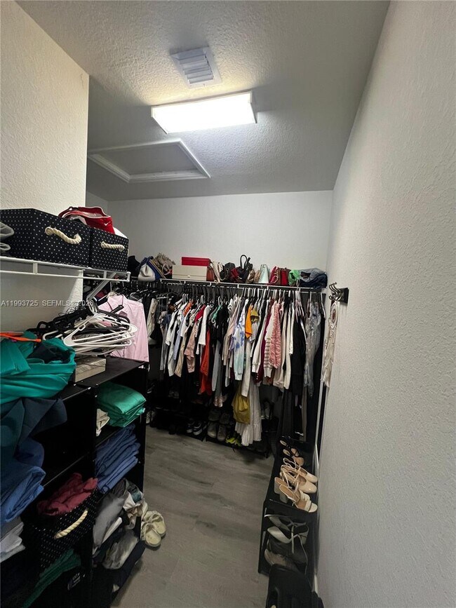 Building Photo - 5942 Mustang Manor