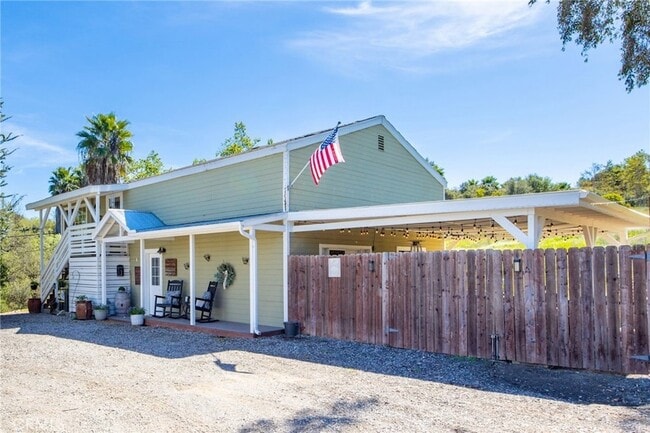 Building Photo - 1720 Vista Del Lago