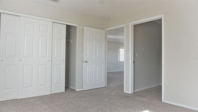 Building Photo - 4410 Buena Loma Way