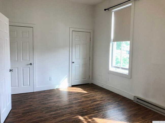 Building Photo - 431 Warren St