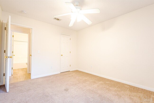 Building Photo - 10719 Crosscut Dr