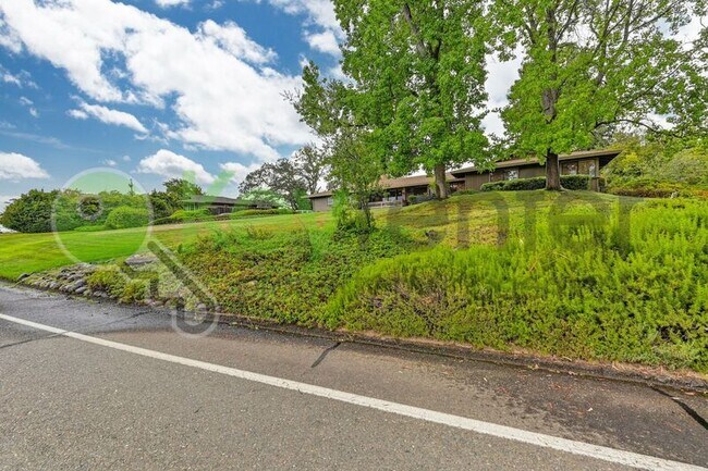 Building Photo - 9635 Oak Leaf Way