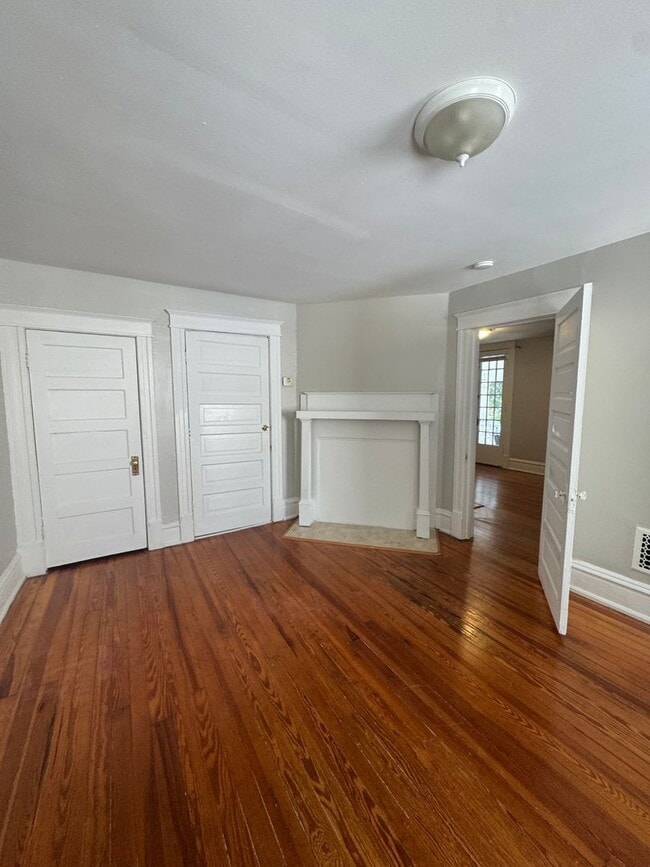 Building Photo - Charming 1 BR apartment on N. Person St. s...