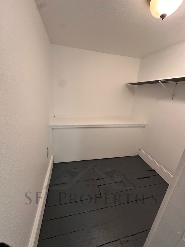 Building Photo - COZY 3 BEDROOM HOUSE IN LISBON