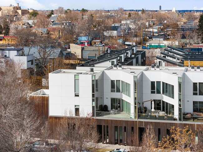 Building Photo - Modern 3BD, 4BA LoHi Townhome with Large Balcony and 2-Car Garage