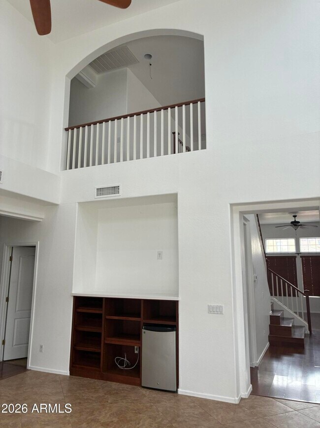 Building Photo - 2741 W Redwood Ln