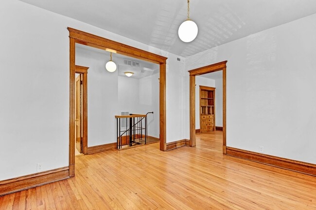 Building Photo - 3806 N Greenview Ave