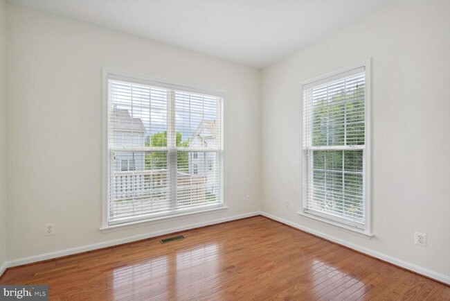Building Photo - 15041 Clementine Way