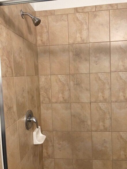 Building Photo - 44 Karat Path