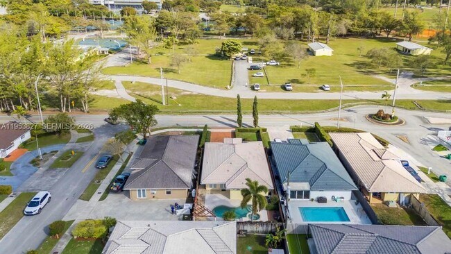 Building Photo - 4370 SW 82nd Ave