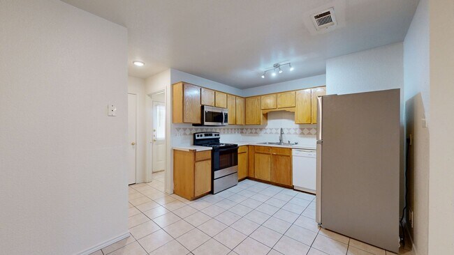 Building Photo - 2 WEEKS FREE RENT +  STAINLESS STEEL APPLIANCES!!!!