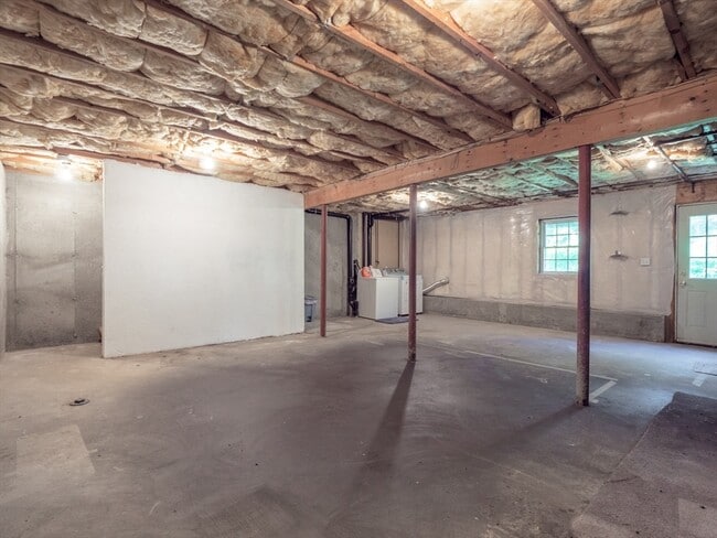 Building Photo - 90 A Loxwood St