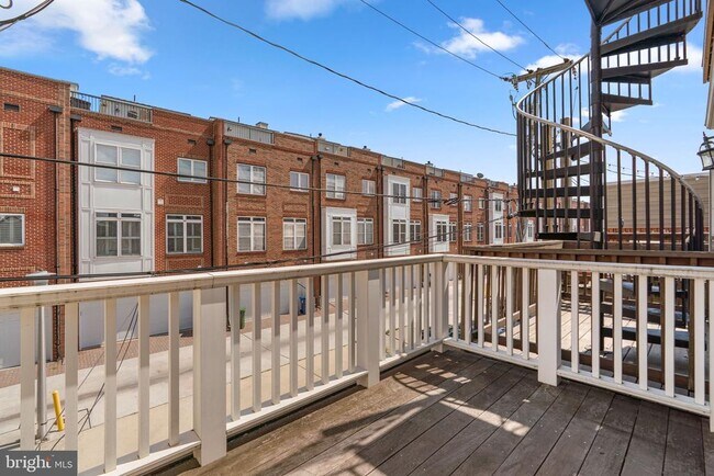 Building Photo - 1405 Reynolds St