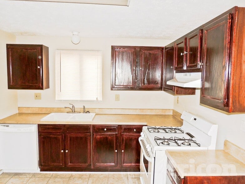 Building Photo - 6126 Raintree Bend