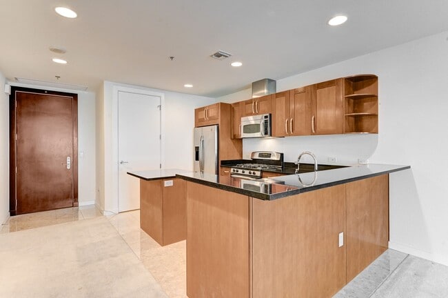 Building Photo - Panorama Towers 1