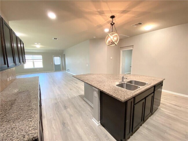 Building Photo - 215 Camellia Dr