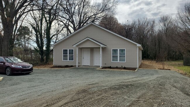 Building Photo - 317/319 E. GILBREATH STREET