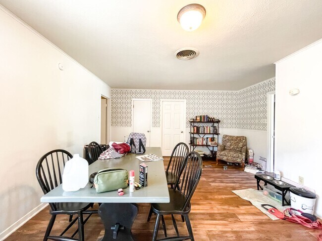 Building Photo - Adorable 4 Bed, 2 Bath Home for August 2026 Move In!