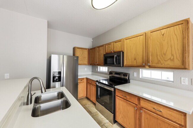 Building Photo - 1222 E Grove St