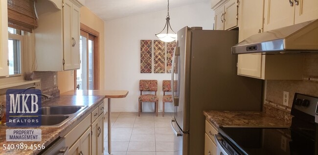 Building Photo - 3123 Glenmont Dr