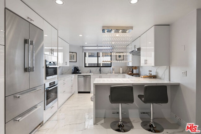 Building Photo - 10550 Wilshire Blvd