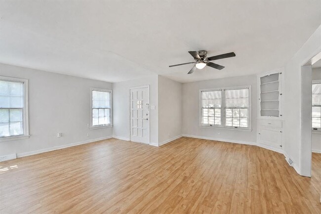 Building Photo - 1008 Milam Pl