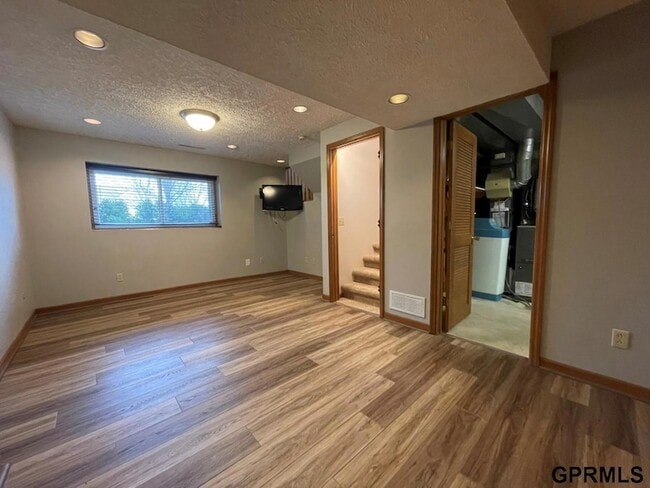 Building Photo - 406 Fort St