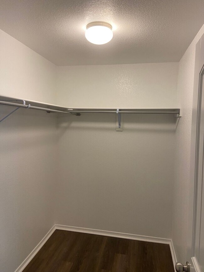 Building Photo - *Pre-leasing* Three Bedroom | Two Bathroom...