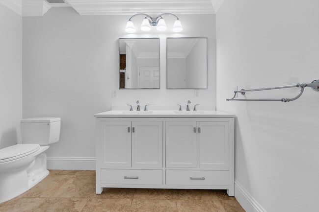 Building Photo - 1180 SW 17th St