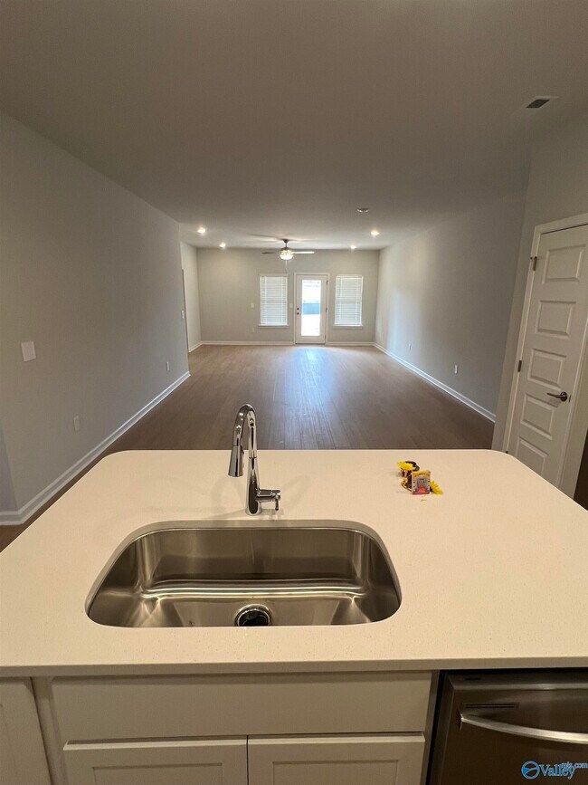 Building Photo - 184 Little Britain St