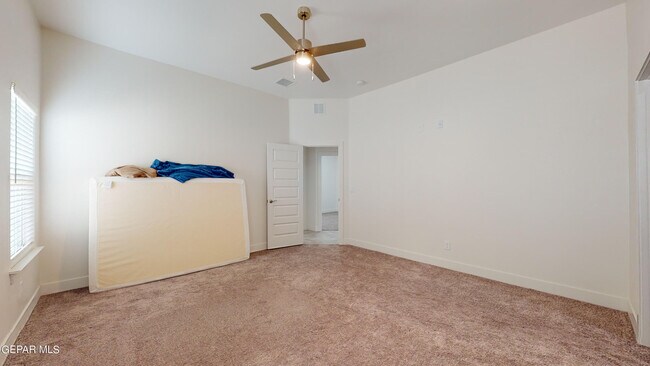 Building Photo - 440 Soleil Rd